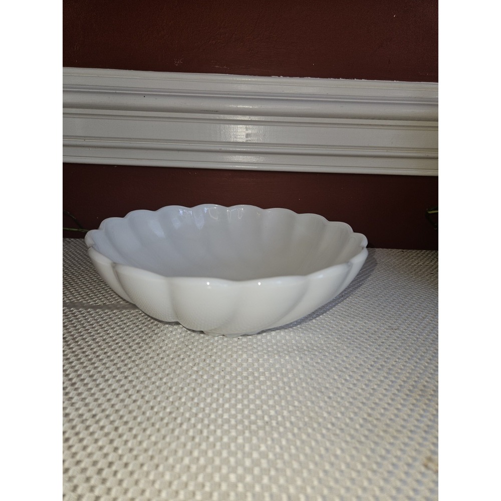 Vintage 1950s Anchor Hocking Hazel Atlas Swirl Milk Glass Scalloped Bowl 9"